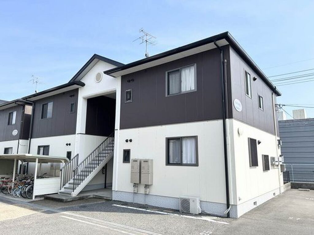 東岡山駅徒歩15分　駐車場1台無料　スーパーが徒歩圏内