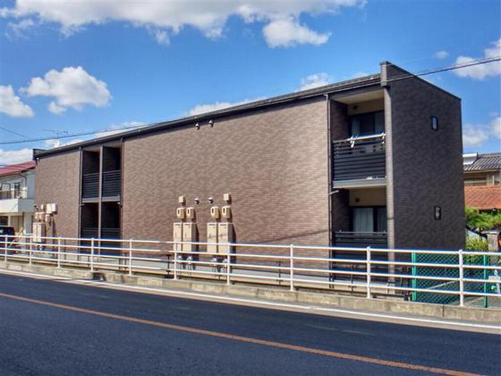 東岡山駅から徒歩11分、家具家電付きの物件になります