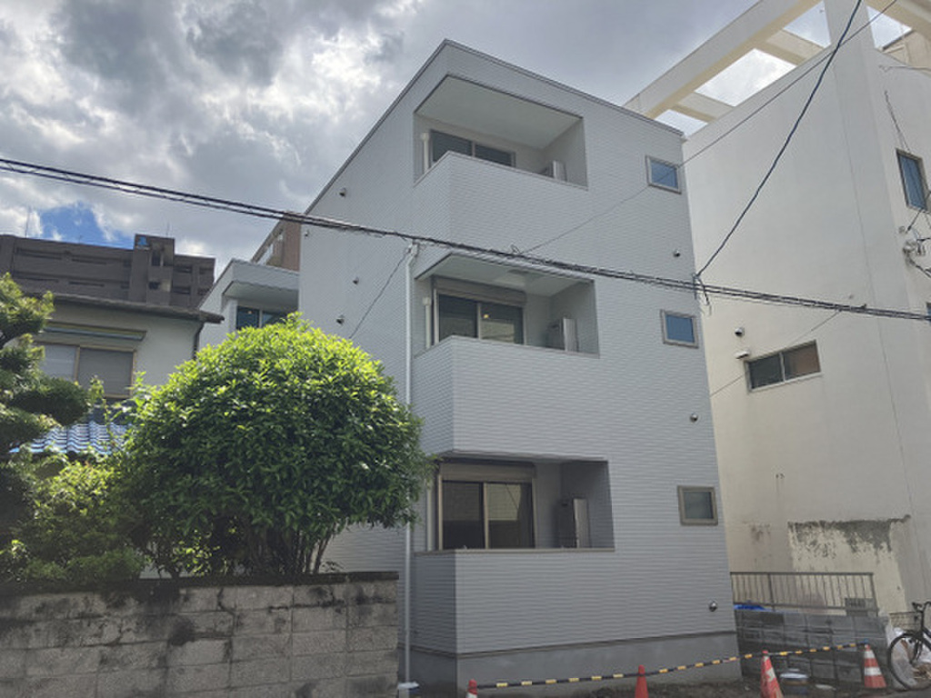 バス停徒歩7分　2025年5月完成　オートロック付き