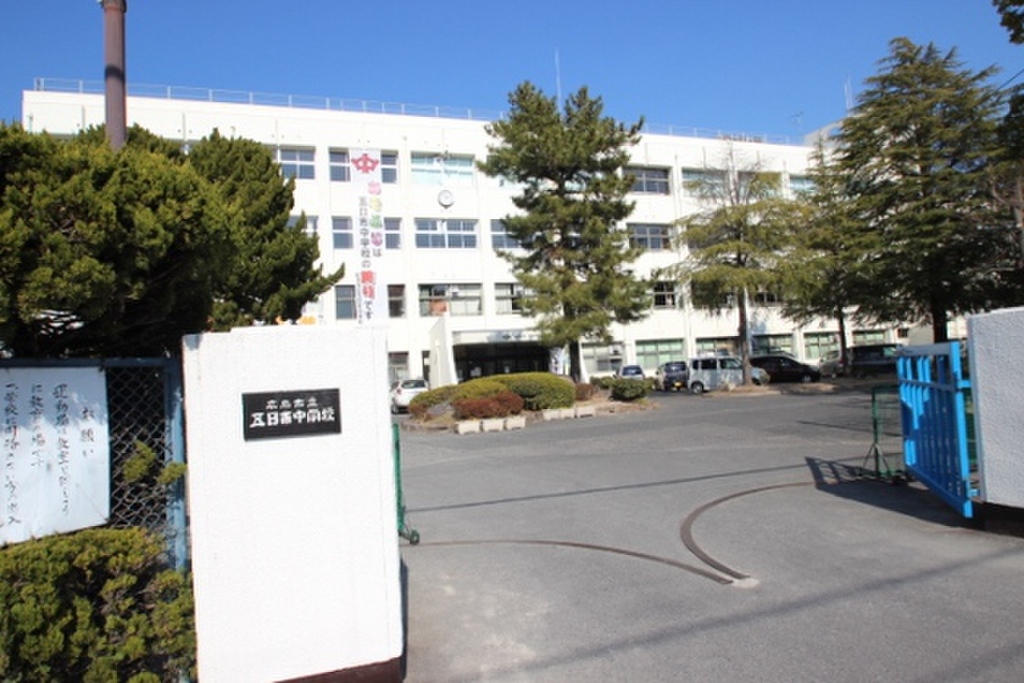 (17/23) 中学校