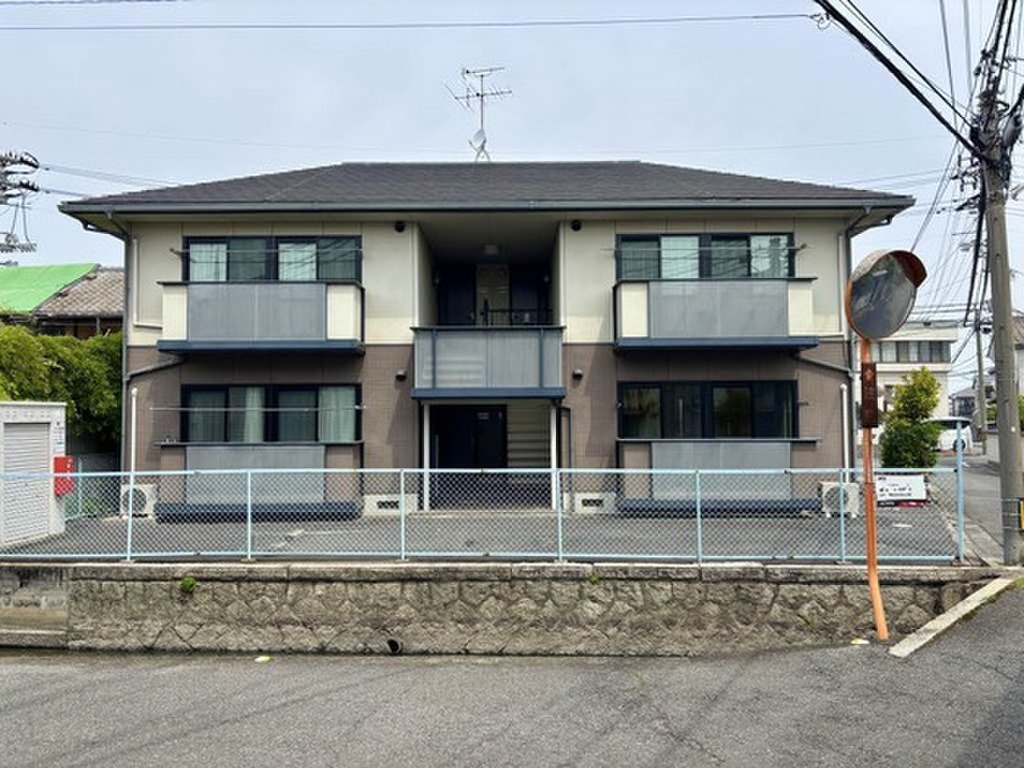 茶屋町駅徒歩8分　駐車場1台無料　宅配ボックス付き