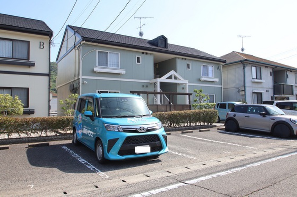 駐車場1台無料　ネット使用料無料　3口ガスコンロ付き