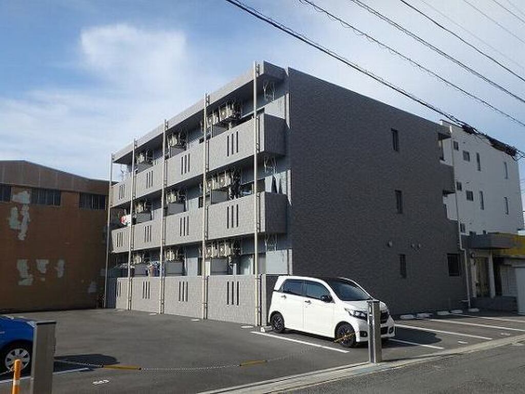 総社駅徒歩9分　オートロック　宅配ボックス付き　