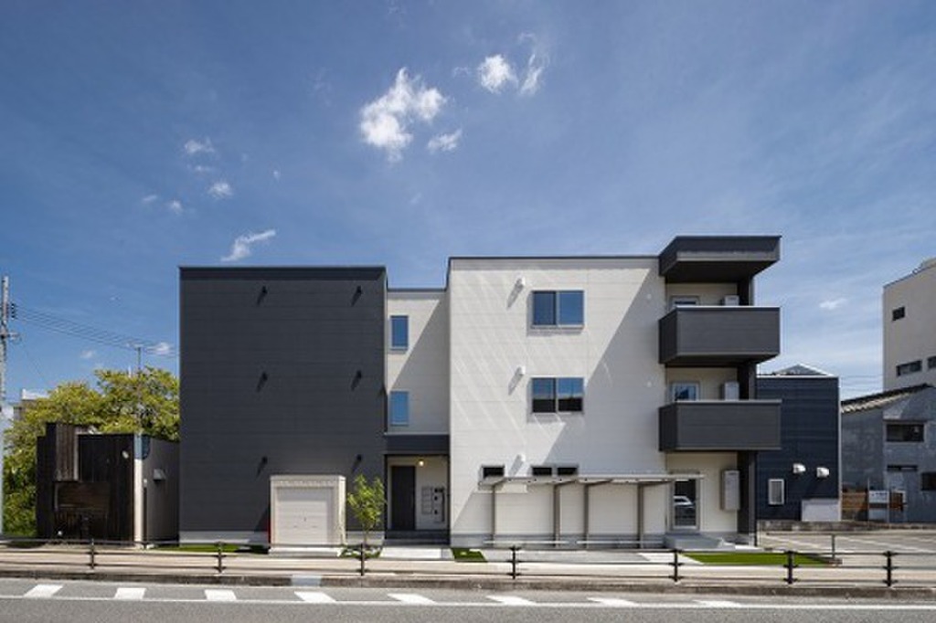 2025年9月完成　オートロック　宅配ボックス付き