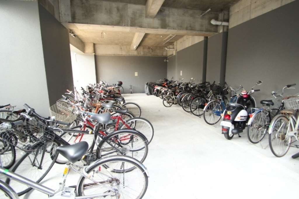 エールマンスリー中筋 1K 駐輪場