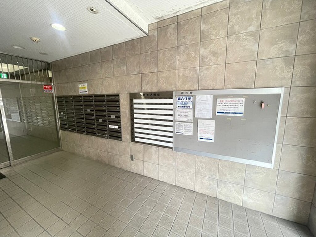 エールマンスリー平和公園西 弐番館 1K 集合ポスト